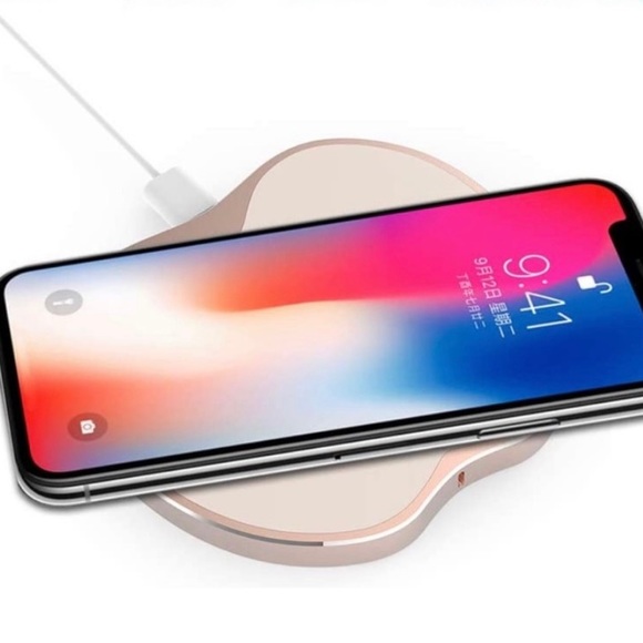 Fast Wireless Charger - Picture 1 of 6